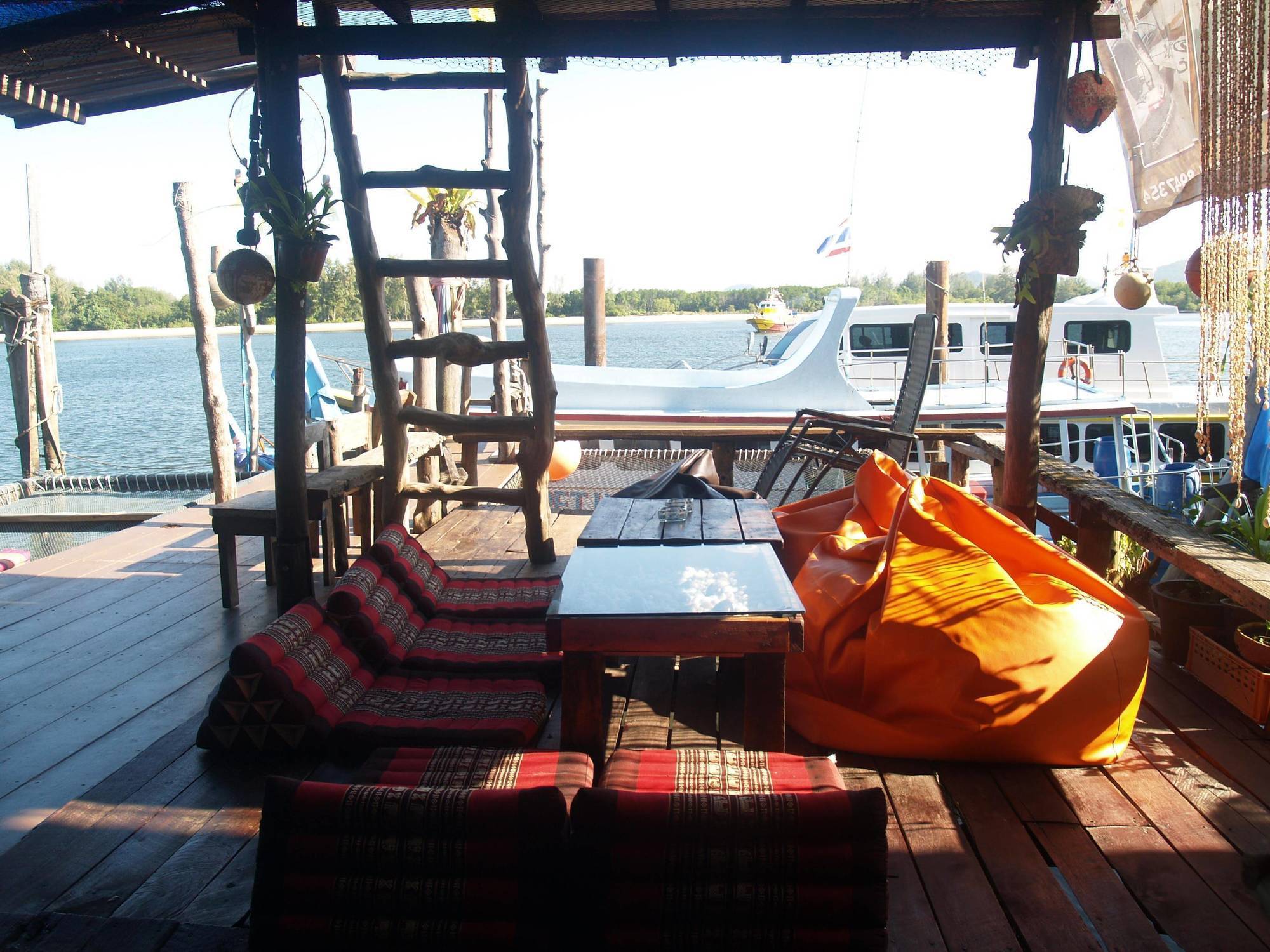 Peacock Hostel Ко-Ланта Экстерьер фото